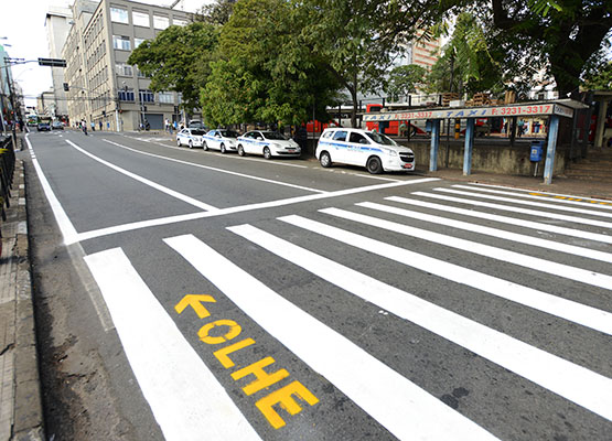 Nova sinalização de solo orienta motoristas