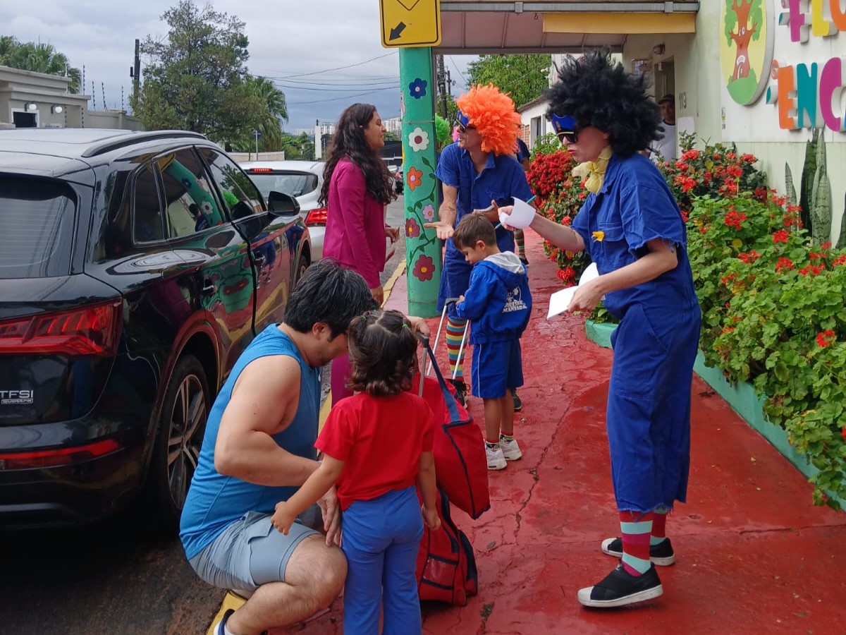 Na Volta às Aulas, durante as duas primeiras semanas de fevereiro, foram realizadas ações com esquetes teatrais nos horários de entrada e saída dos alunos