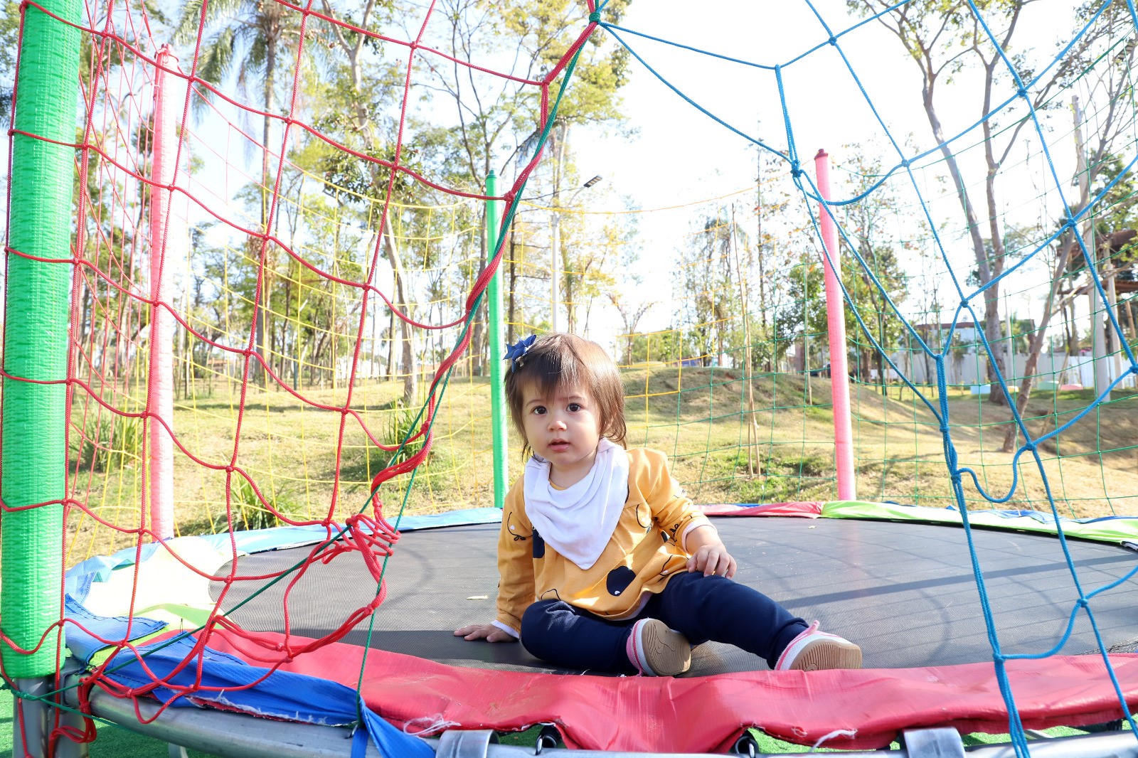 Alice Miyagi, de 1 ano e 4 meses: diversão no parquinho