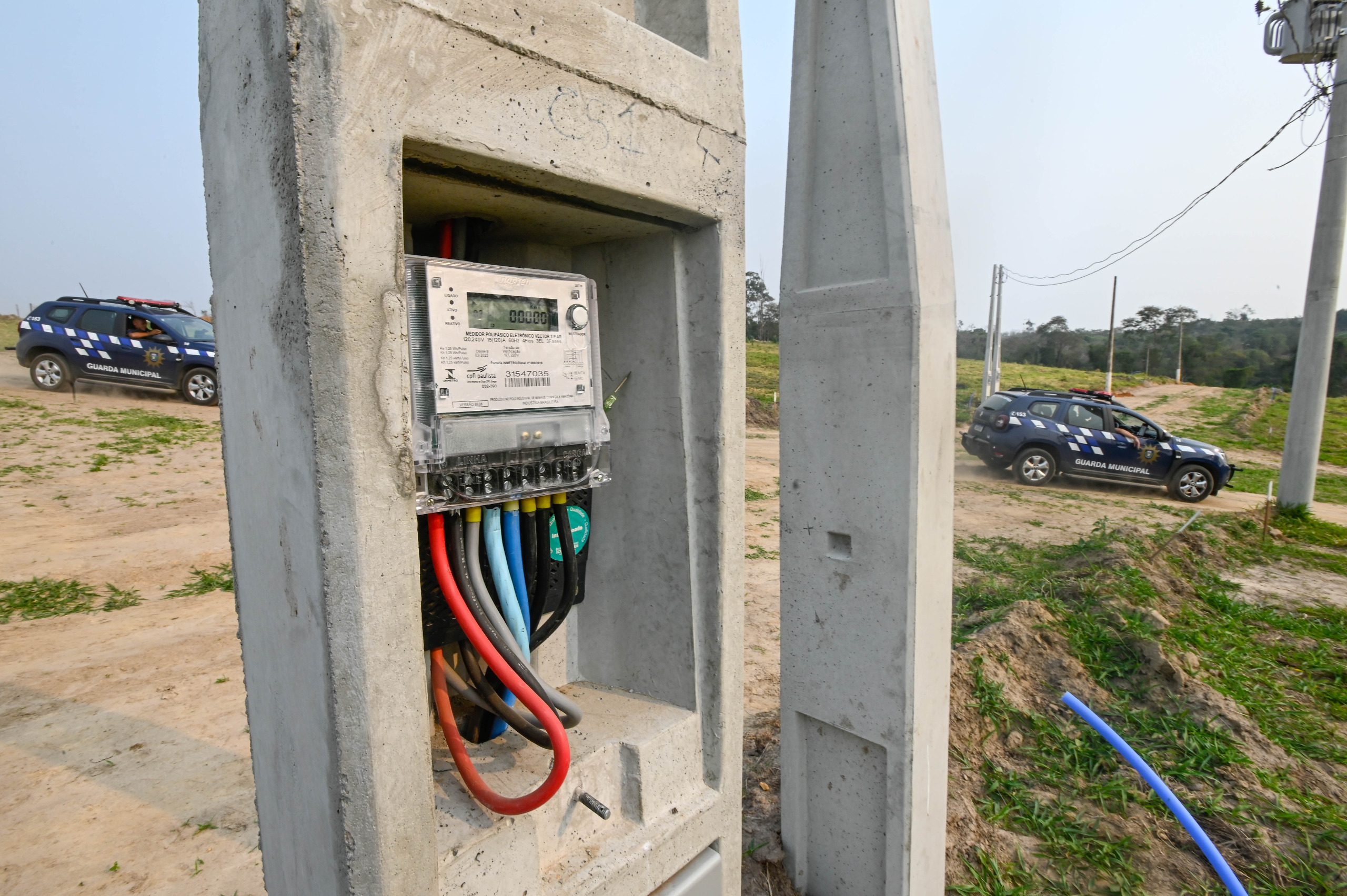 Operação observou instalações de eletricidade na área próxima à estrada municipal do Friburgo