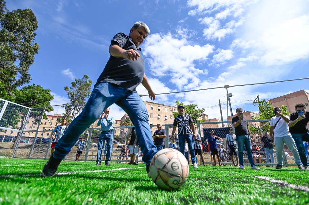 Wanderley de Almeida inaugurou espaço com pontapé inicial 