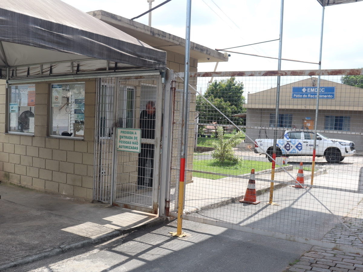 Além da novidade aos sábados, a Emdec também está estendendo o horário de atendimento presencial no Pátio Municipal, localizado na sede da empresa