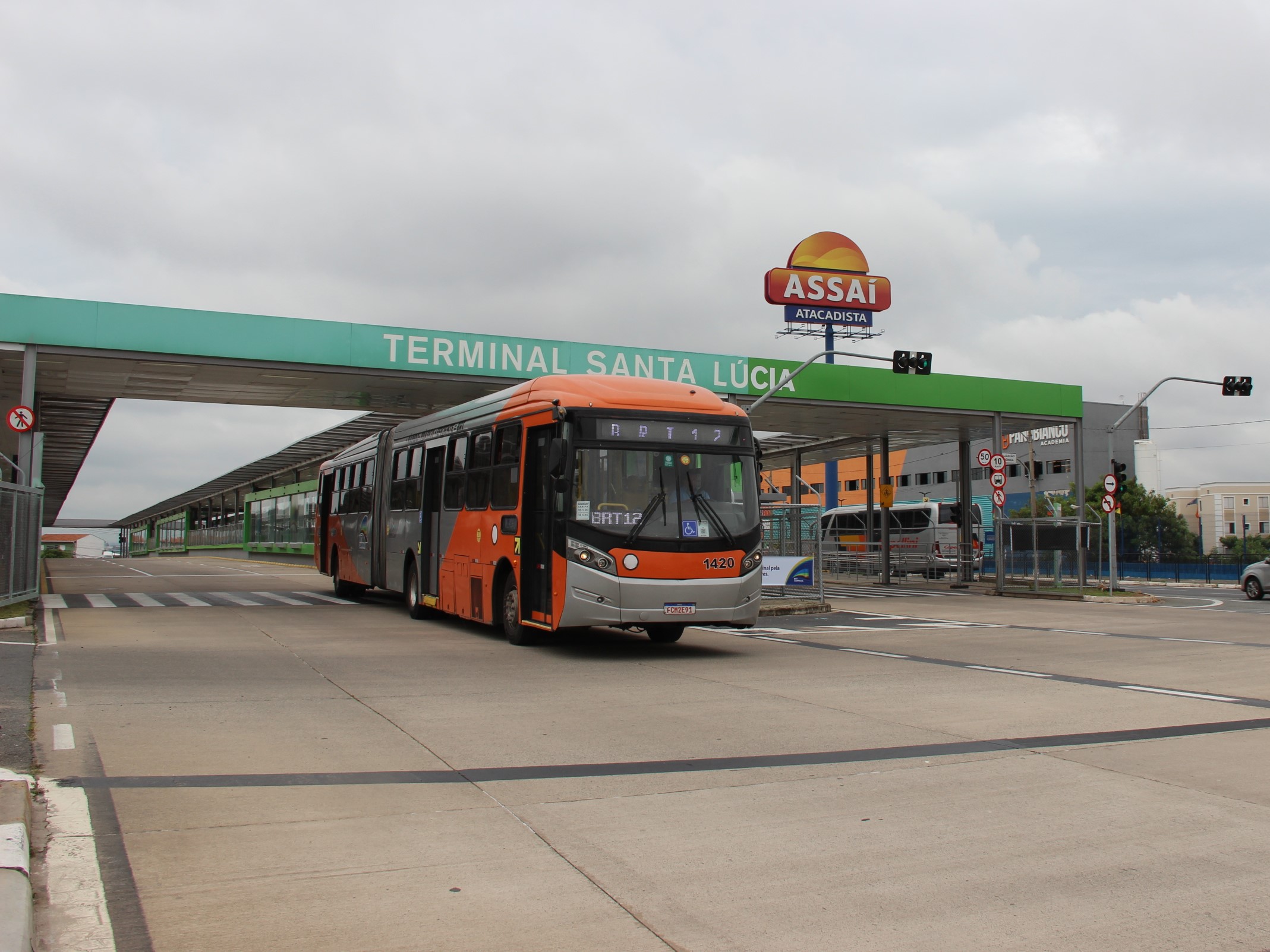 Além do Santa Lúcia, a BRT12 atende aos terminais Campos Elíseos, Mercado e Central, além de nove estações BRT 