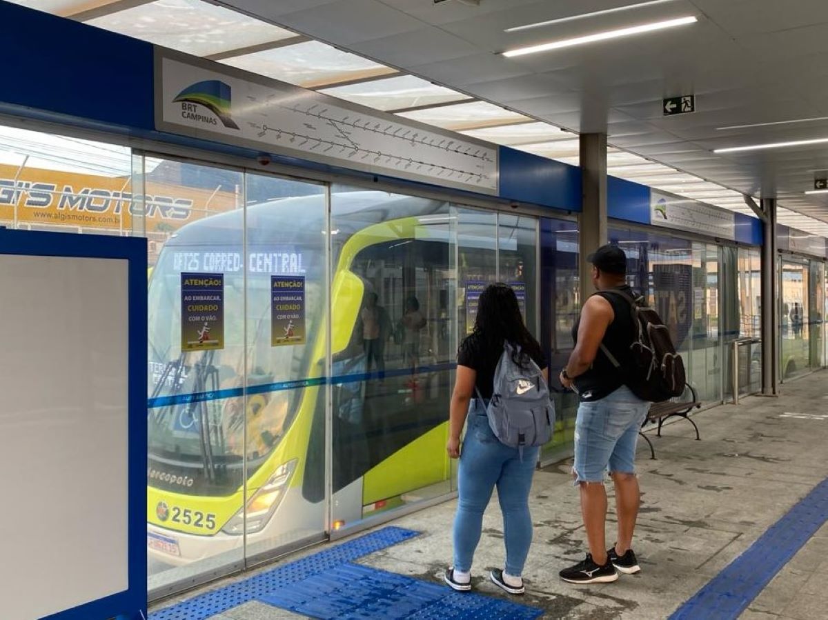 A linha BRT25 faz a ligação do Terminal Satélite Íris com o Centro