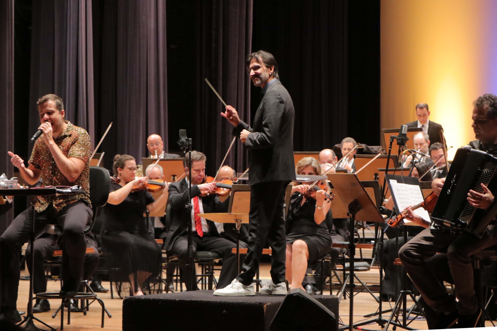 Espetáculo tem direção artística do maestro Carlos Prazeres, com participação do cantor João Cavalcanti e de Marcelo Caldi, na sanfona