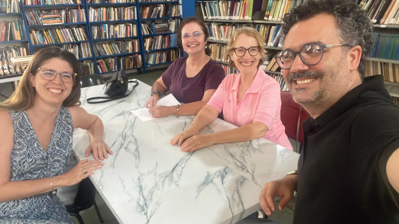 Projeto prevê que adultos ou idosos leiam para as crianças e também escutem a leitura delas