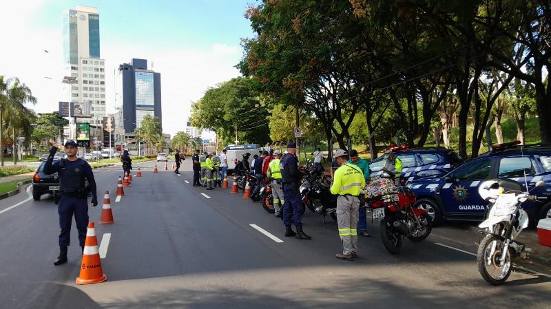 Blitz na avenida Norte-Sul foi no sentido Guarani/Taquaral, próximo à avenida João Mendes Junior