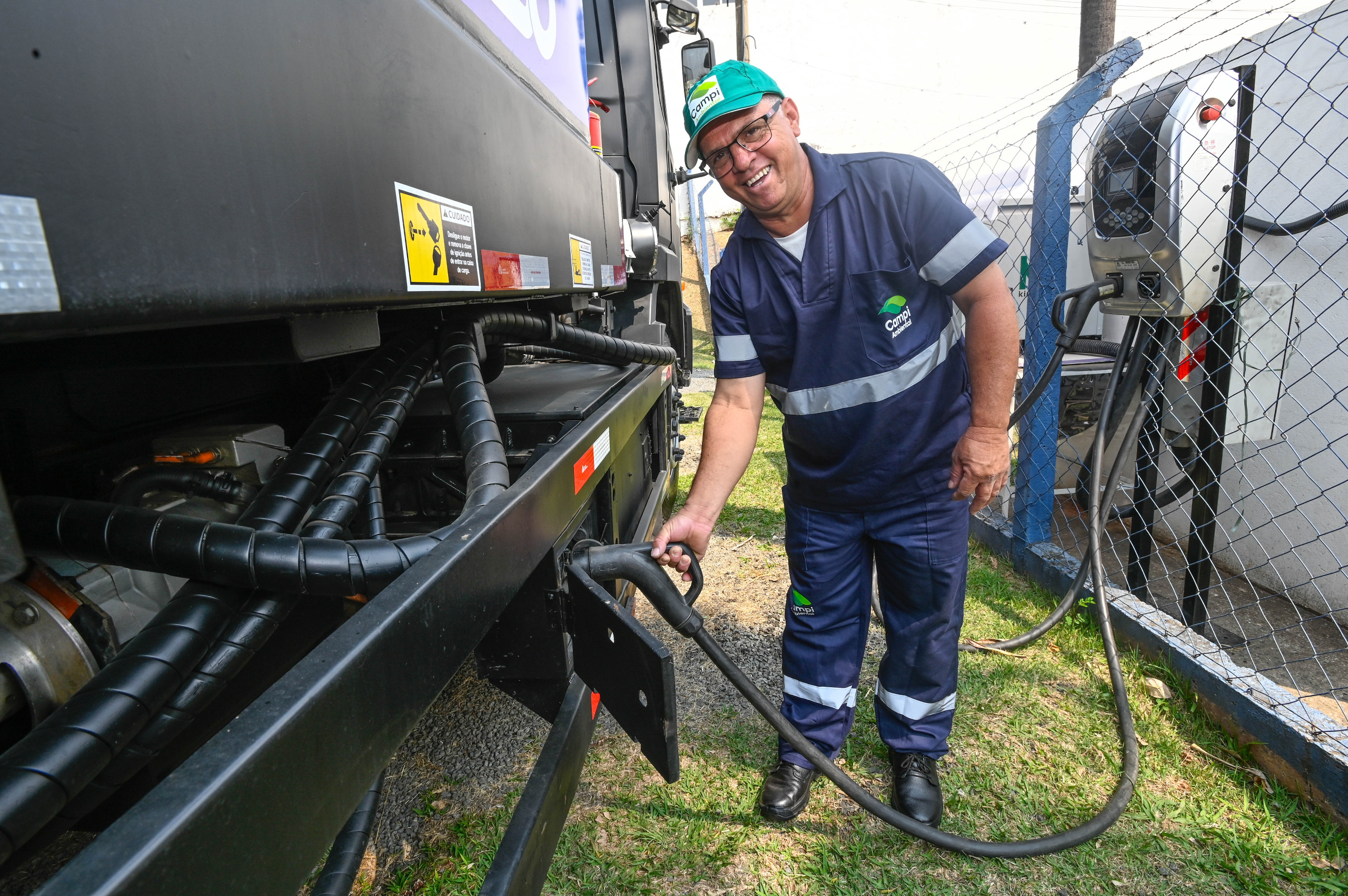 Carga da bateria tem autonomia para cerca de 6 horas de operação