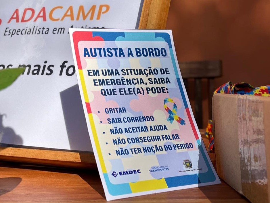 Cartaz informa o que pode ocorrer com um autista em uma situação de emergência 