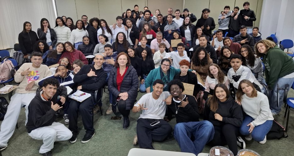 Divulgação Turma que concluiu capacitação nesta semana reuniu 79 jovens