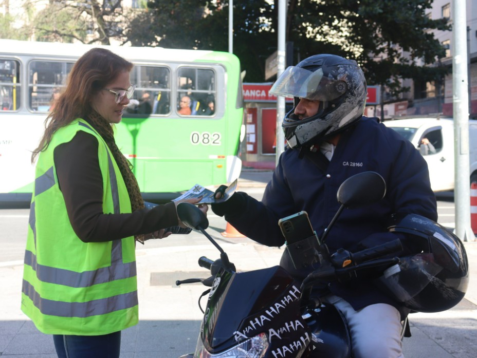 Emdec orientou motoristas sobre comportamentos seguros no trânsito 