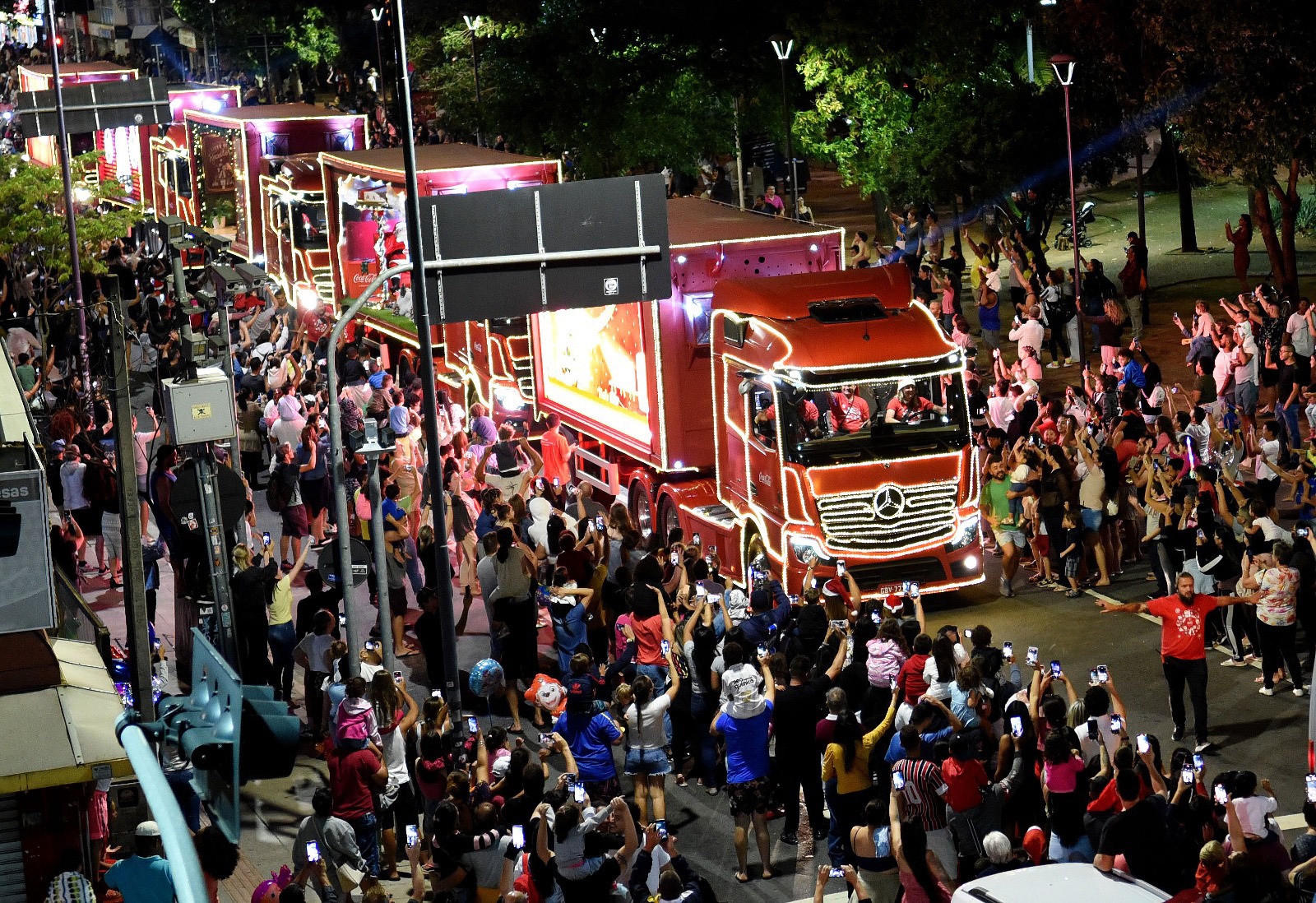 A caravana parte da rua da Abolição e segue pelas principais avenidas da cidade, como Baden Powell, Ponte Preta,  José de Souza Campos, Orozimbo Maia e Brasil e Francisco José de Camargo Andrade