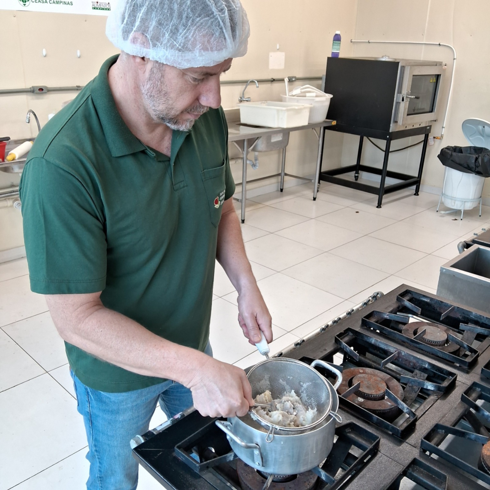 Receitas foram testadas na cozinha experimental do Departamento de Alimentação Escolar na Ceasa Campinas