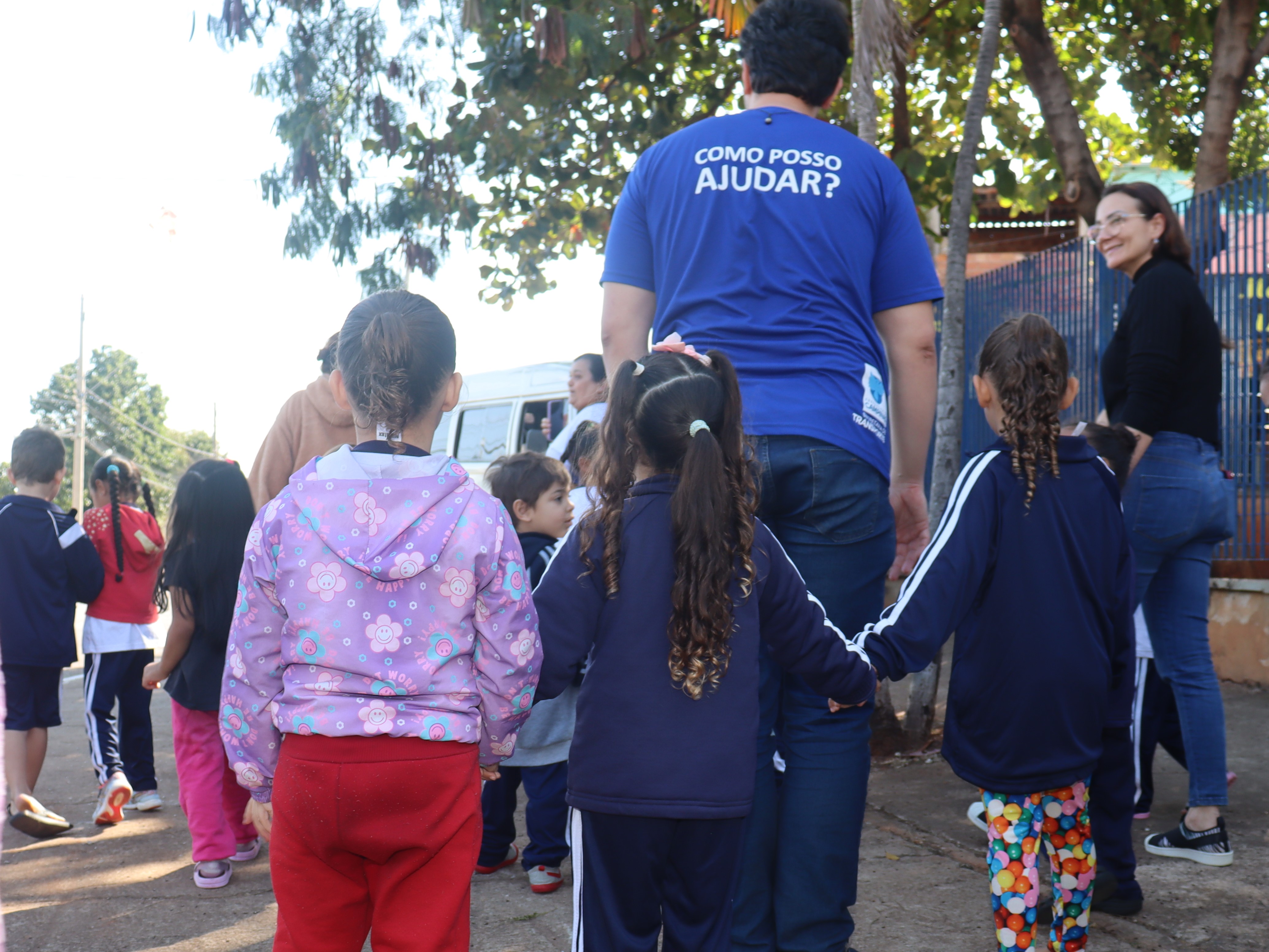 Crianças do CEI da Vila Esperança participaram de passeio no entorno da escola