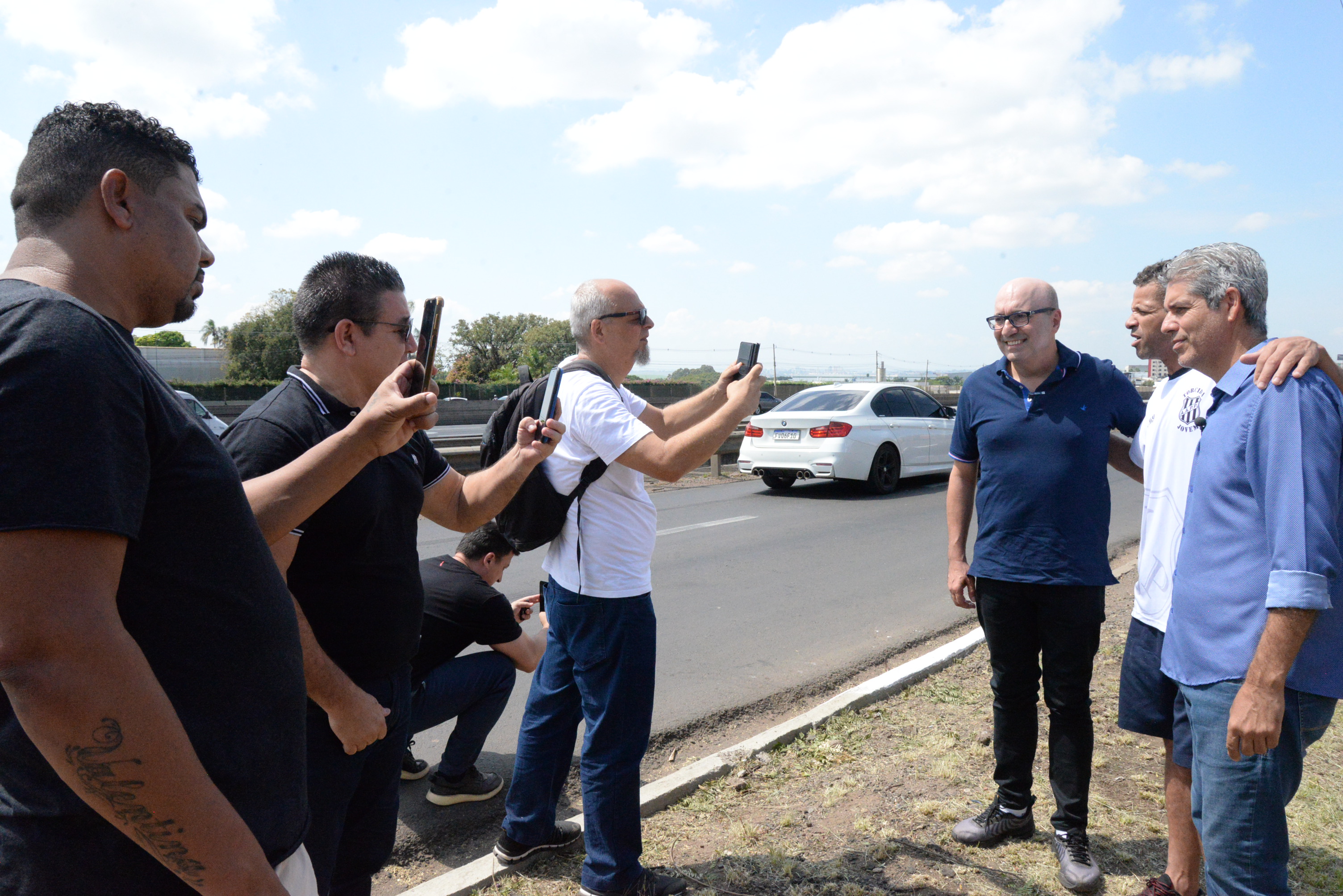 Vereador e comunidade registram oficialização de entrega da via