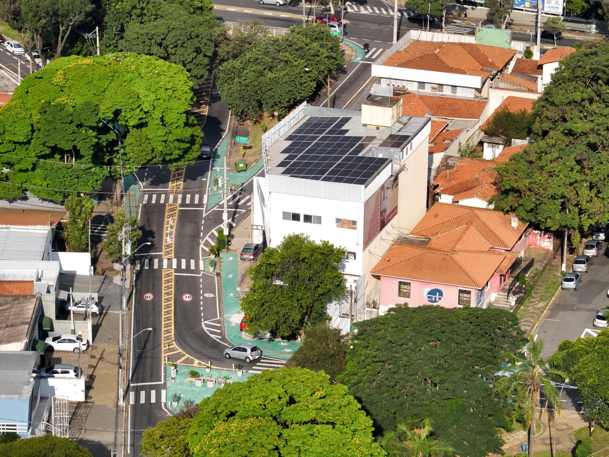 No local está sendo construído um emissário de rede esgoto, sob responsabilidade da Sanasa