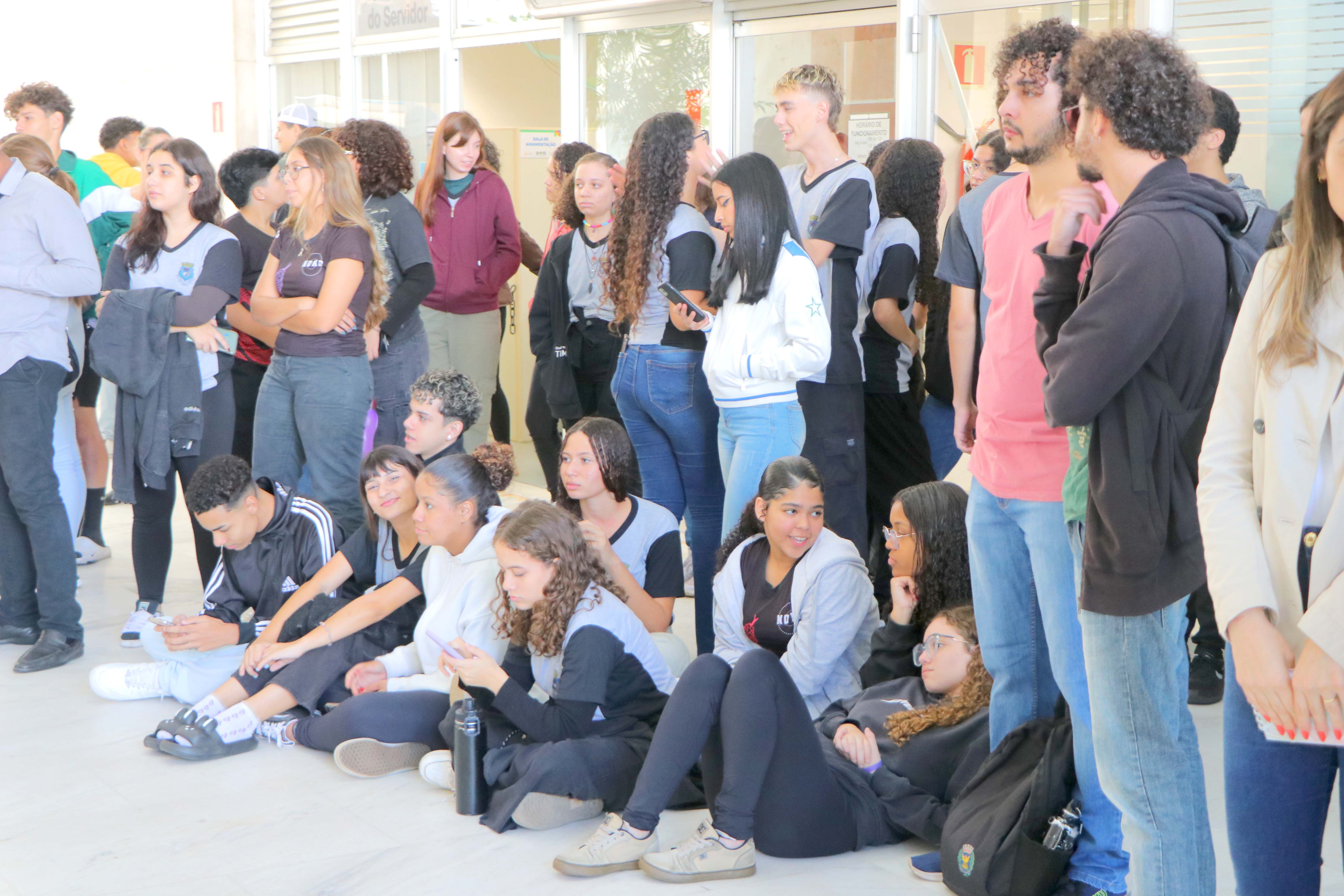 Estudantes da Escola Estadual Carlos Gomes participaram da abertura da Semeia