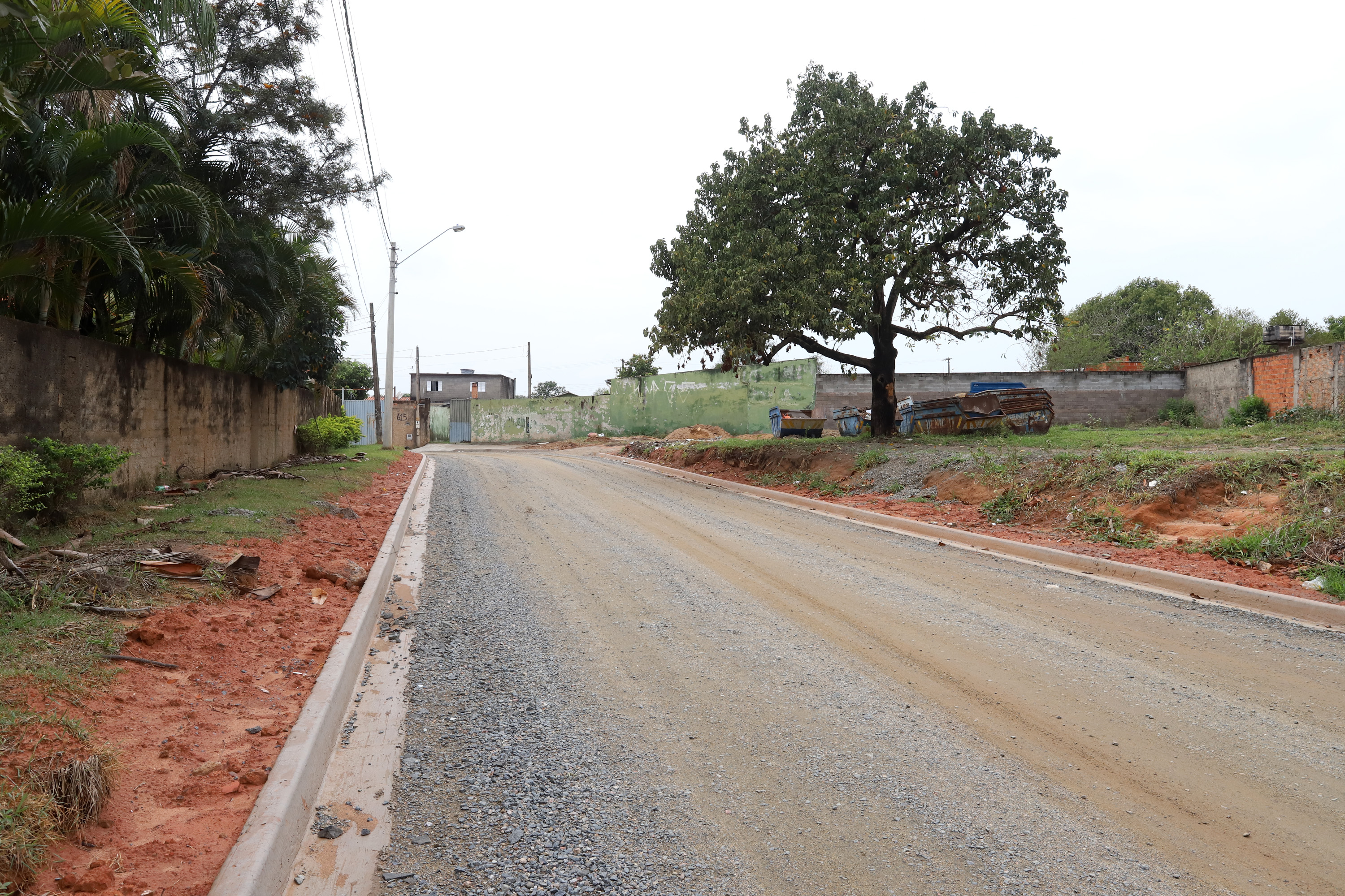 Obras estão sendo executadas em trecho de um quilômetro de extensão na Rua 8