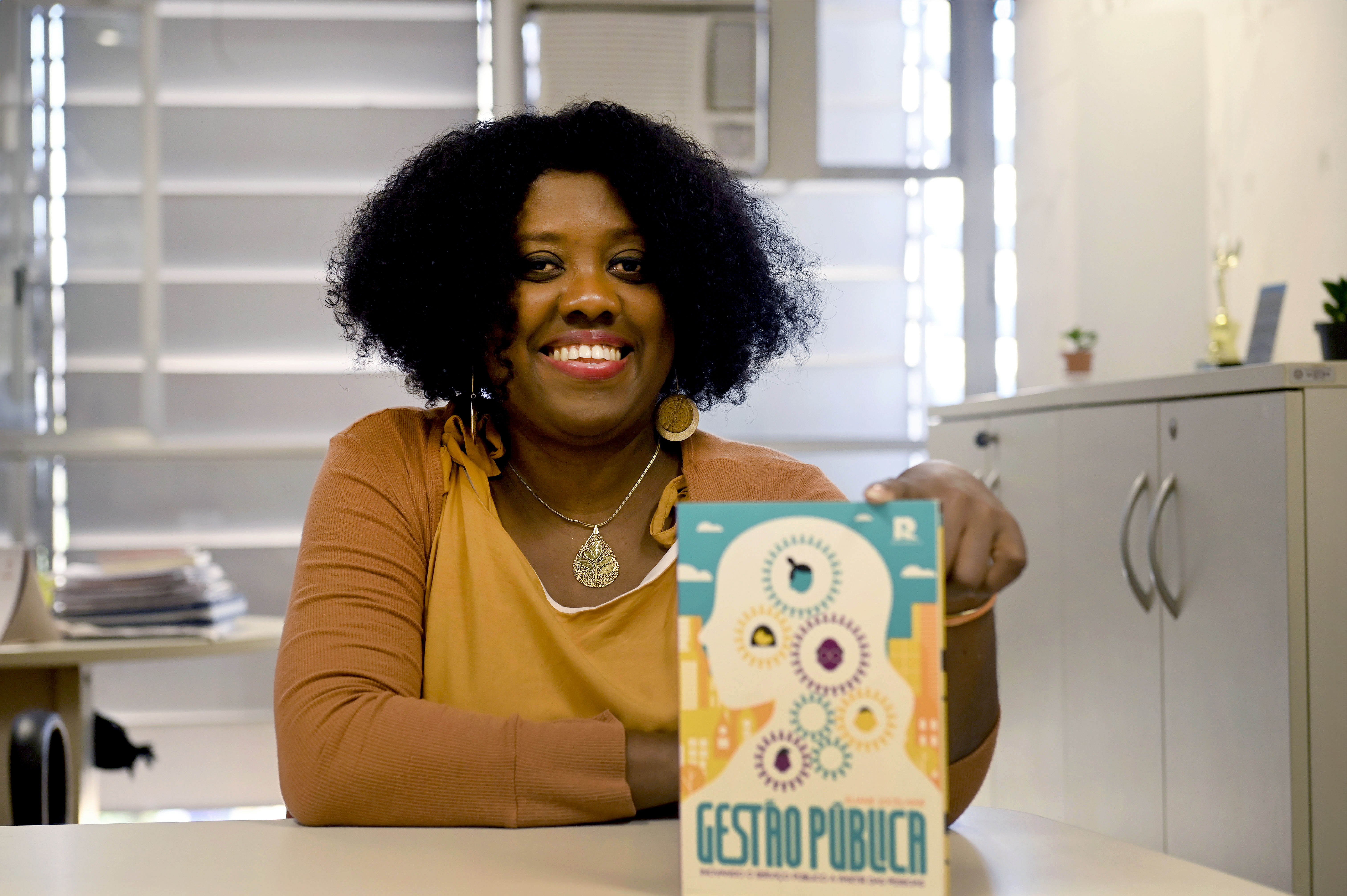 O livro passa agora pela votação popular, com votos enviados pelo link https://www.linkedin.com/feed/update/urn:li:activity:7297534709557829632 