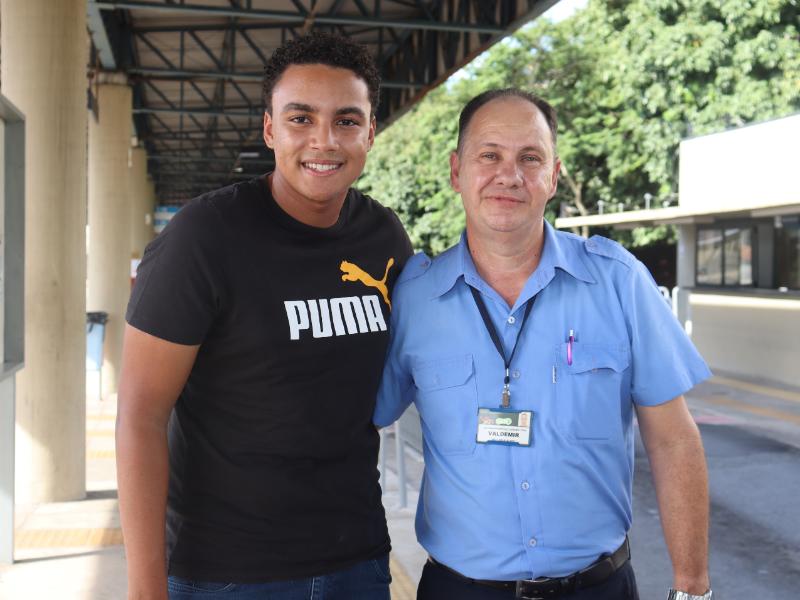 Divulgação/Emdec “Eu devo grande parte dessa conquista aos motoristas que me acompanharam em todo o processo de preparação para o vestibular, entre os quais, o Valdemir”, afirmou Matheus