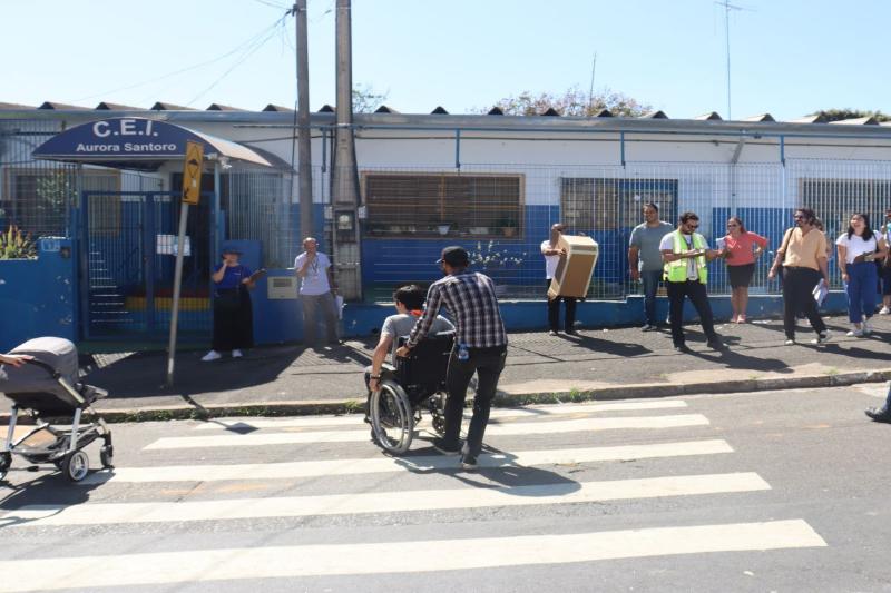 CEI "Aurora Santoro", no Jardim Ipaussurama, recebeu participantes e agentes da Emdec que realizaram atividades práticas no entorno da escola