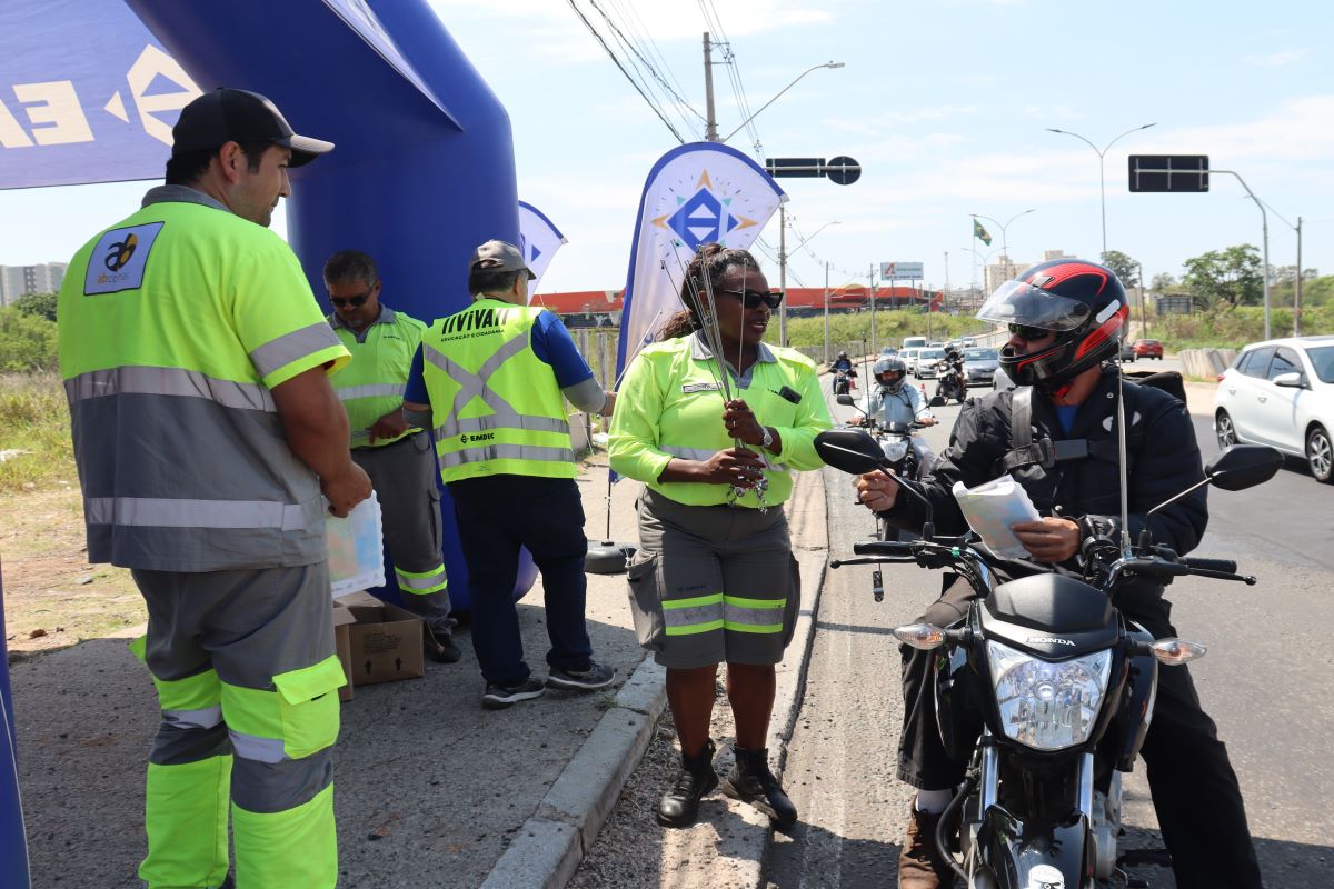 O item de segurança, que previne acidentes com cerol, será distribuído gratuitamente aos motociclistas