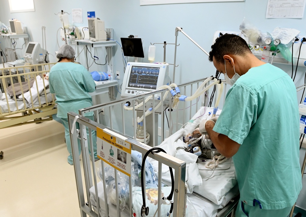 O Dia do Enfermeiro é comemorado em 12 de maio e o Dia do Auxiliar e Técnico de Enfermagem é celebrado em 20 de maio