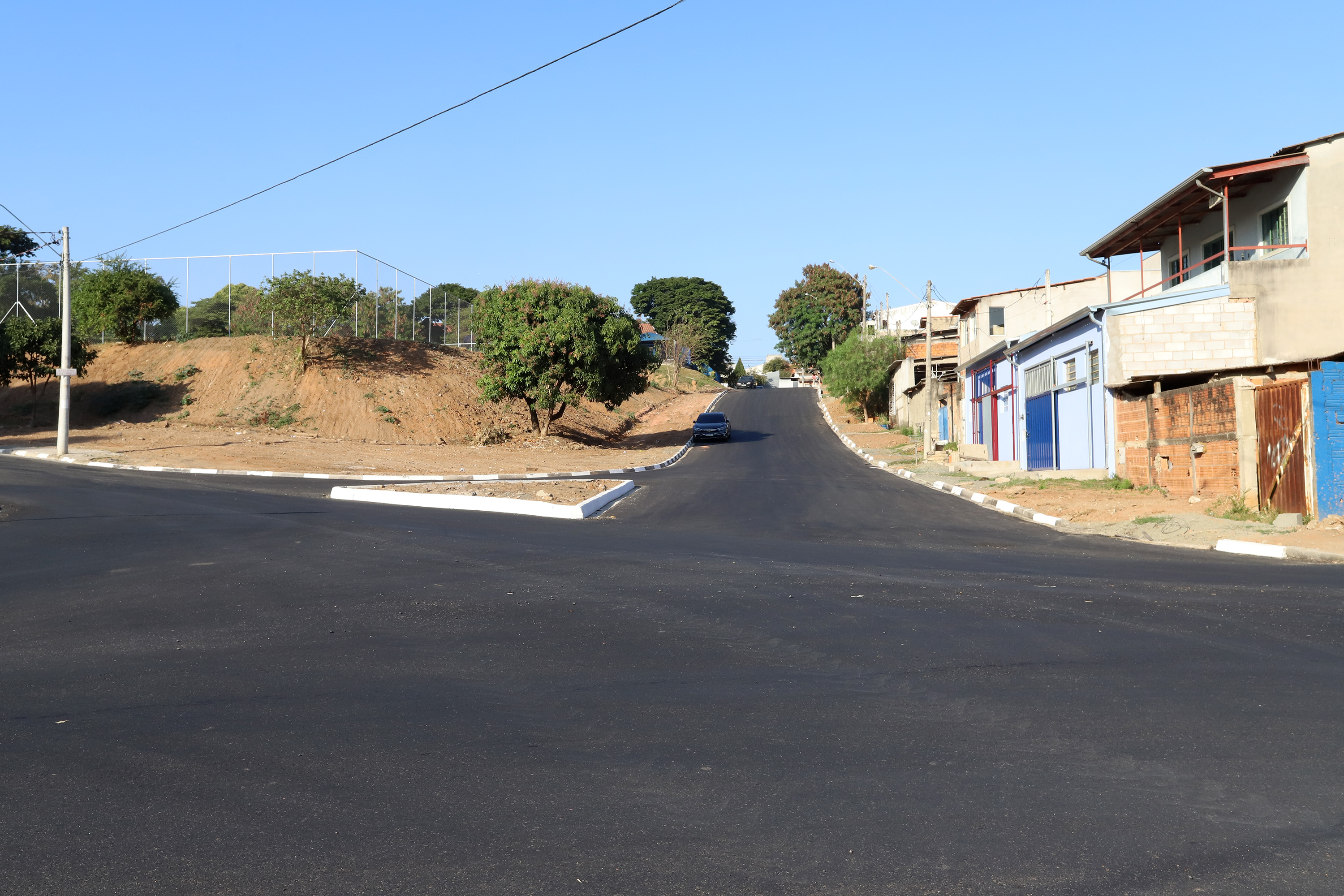 Além da transformação visual, pedestres e motoristas ganham mobilidade para circular pelas ruas asfaltadas do residencial.