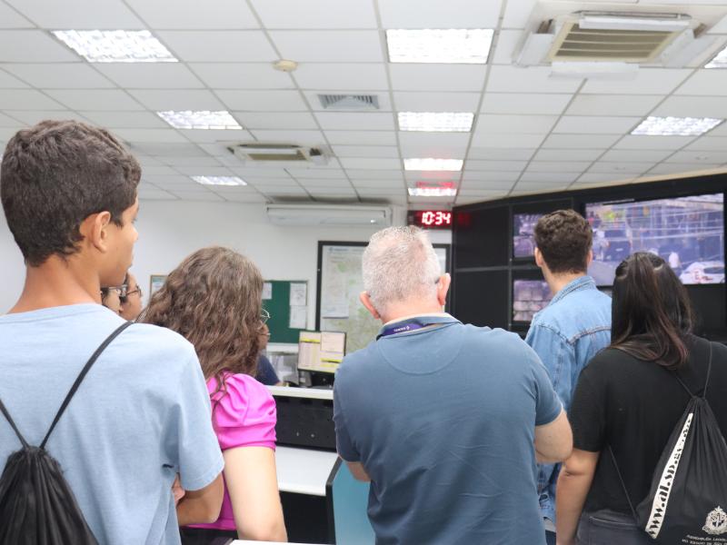 E também conheceram os setores, como a Central de Monitoramento de Operações
