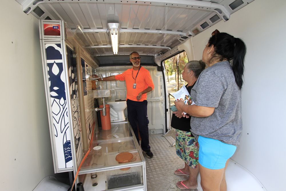 Local também conta com tenda para empréstimo e doação de livros e CDs