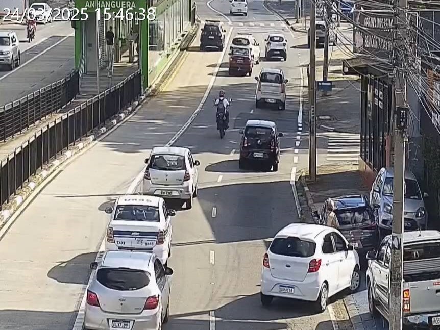 Câmera flagra infrações na avenida das Amoreiras