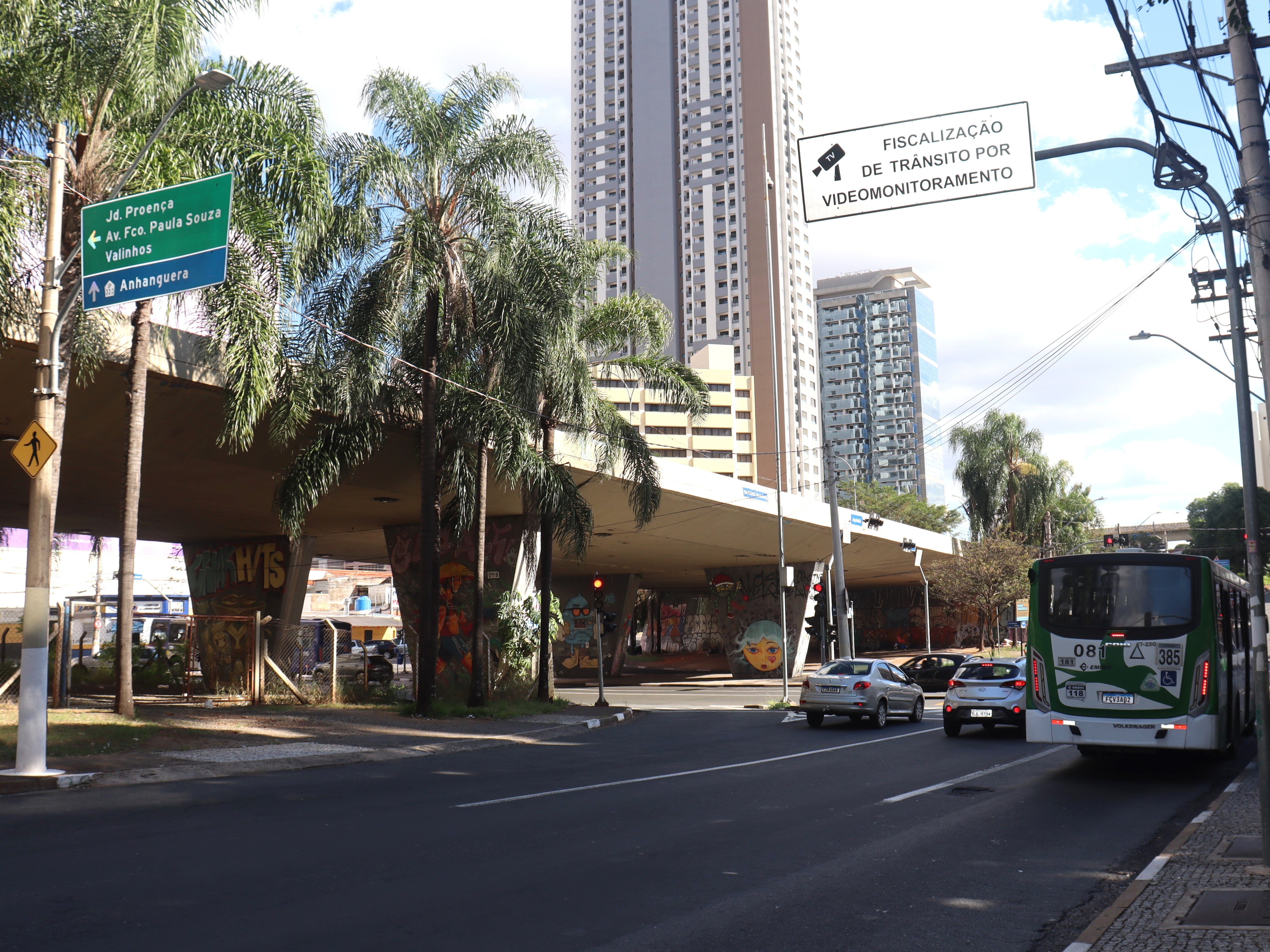 Equipamento flagra a infração e permite a captura da imagem: objetivo é coibir desrespeito às leis de trânsito