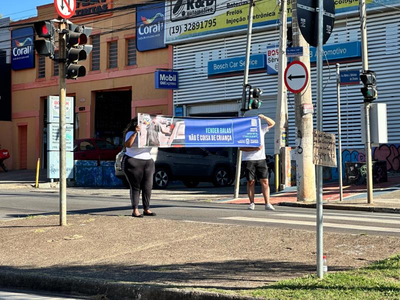 Manifestações em ruas de grande movimento foi feita por voluntários do Movimento Vida Melhor (MVM)