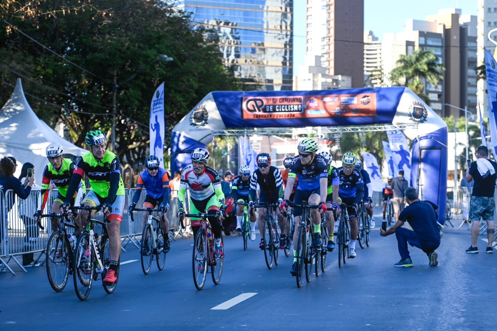 Rogério Capela O GP de Ciclismo movimentou o domingo na avenida Norte-Sul