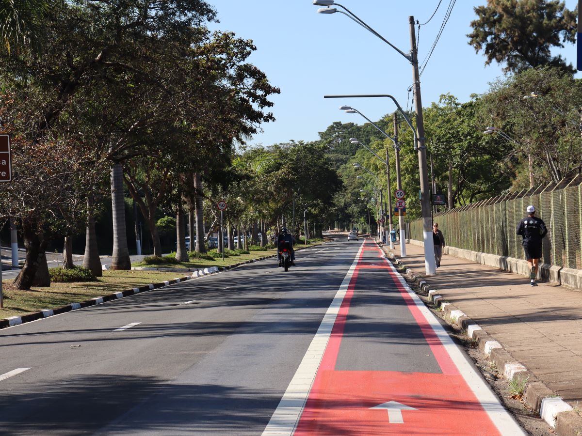 Faixa direita da pista interna da Heitor Penteado será reservada para atividades de lazer e circulação de pedestres