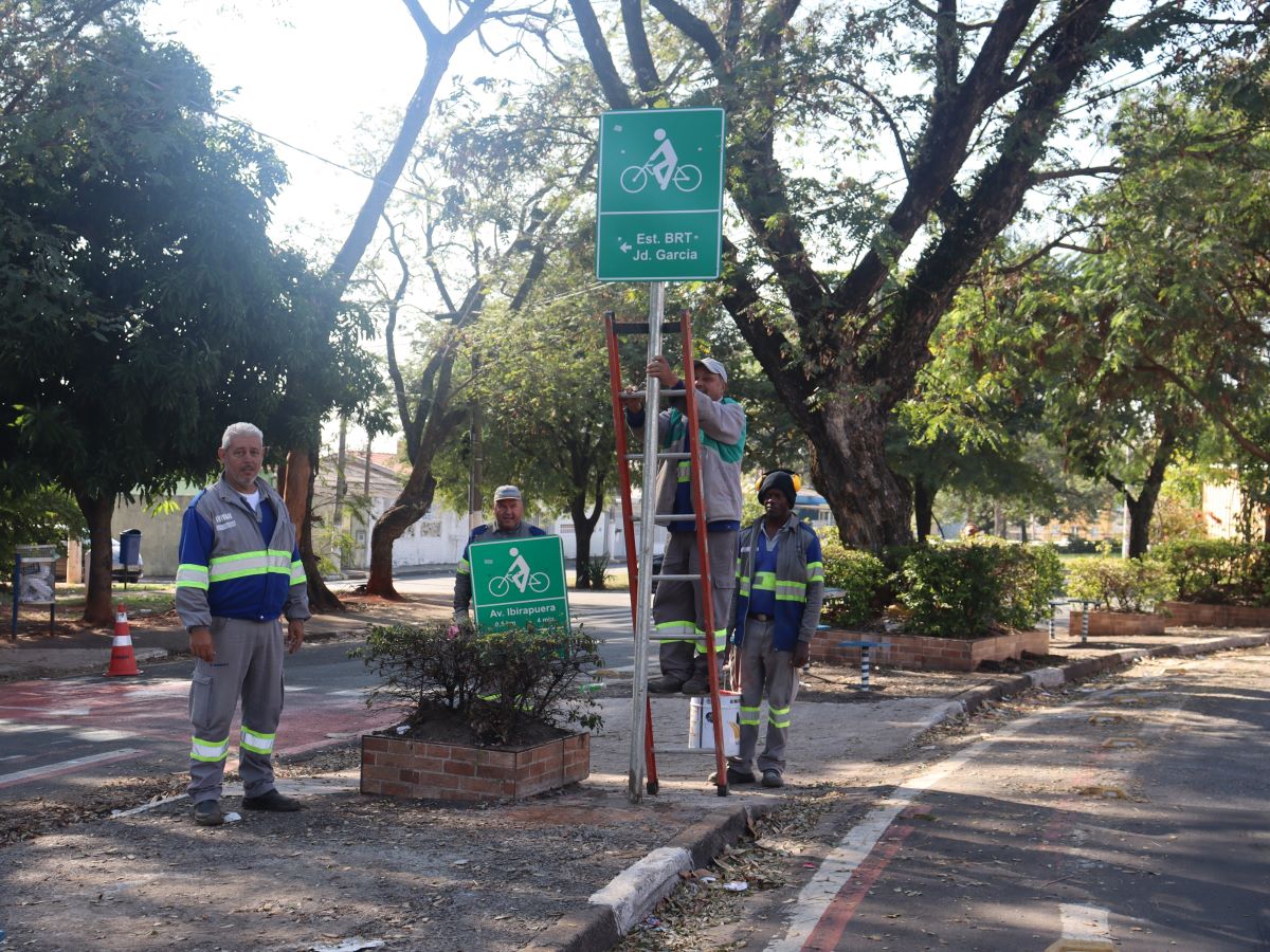 Sinalização específica, em pontos estratégicos das rotas 
