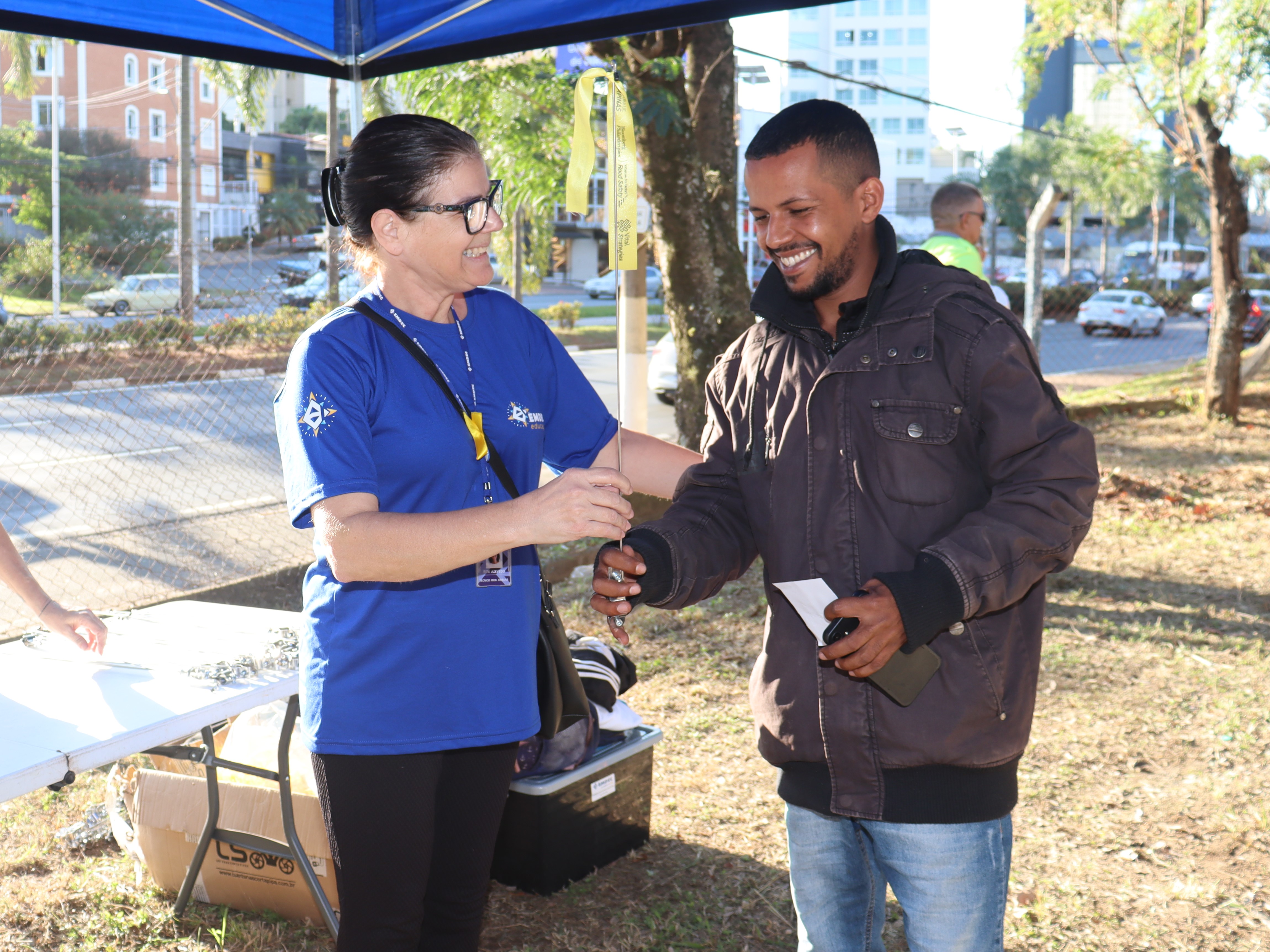 Orientações voltadas aos motociclistas, público-alvo da campanha, compõem a #Desacelera