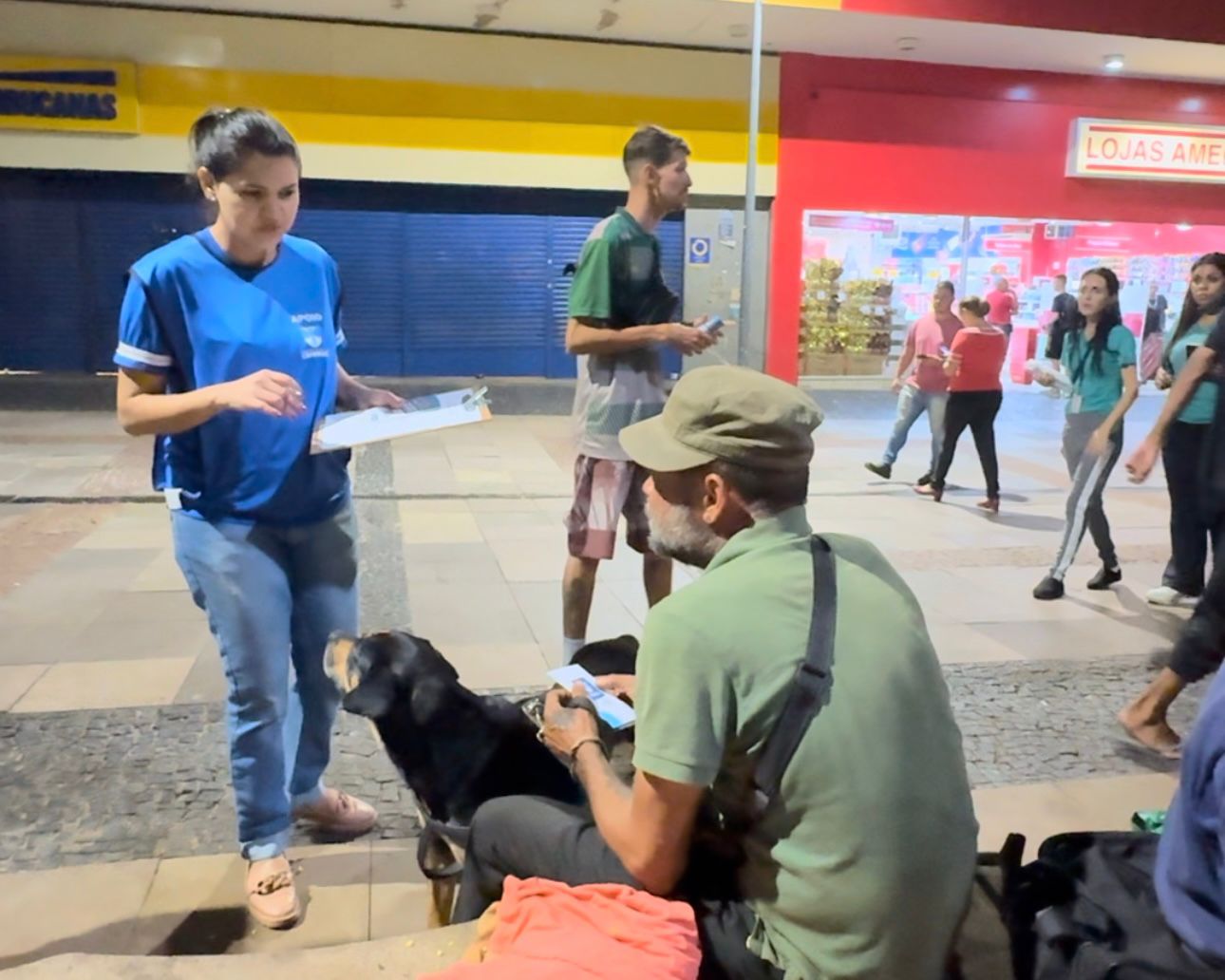 Abordagem orientou população em situação de rua sobre serviços disponíveis