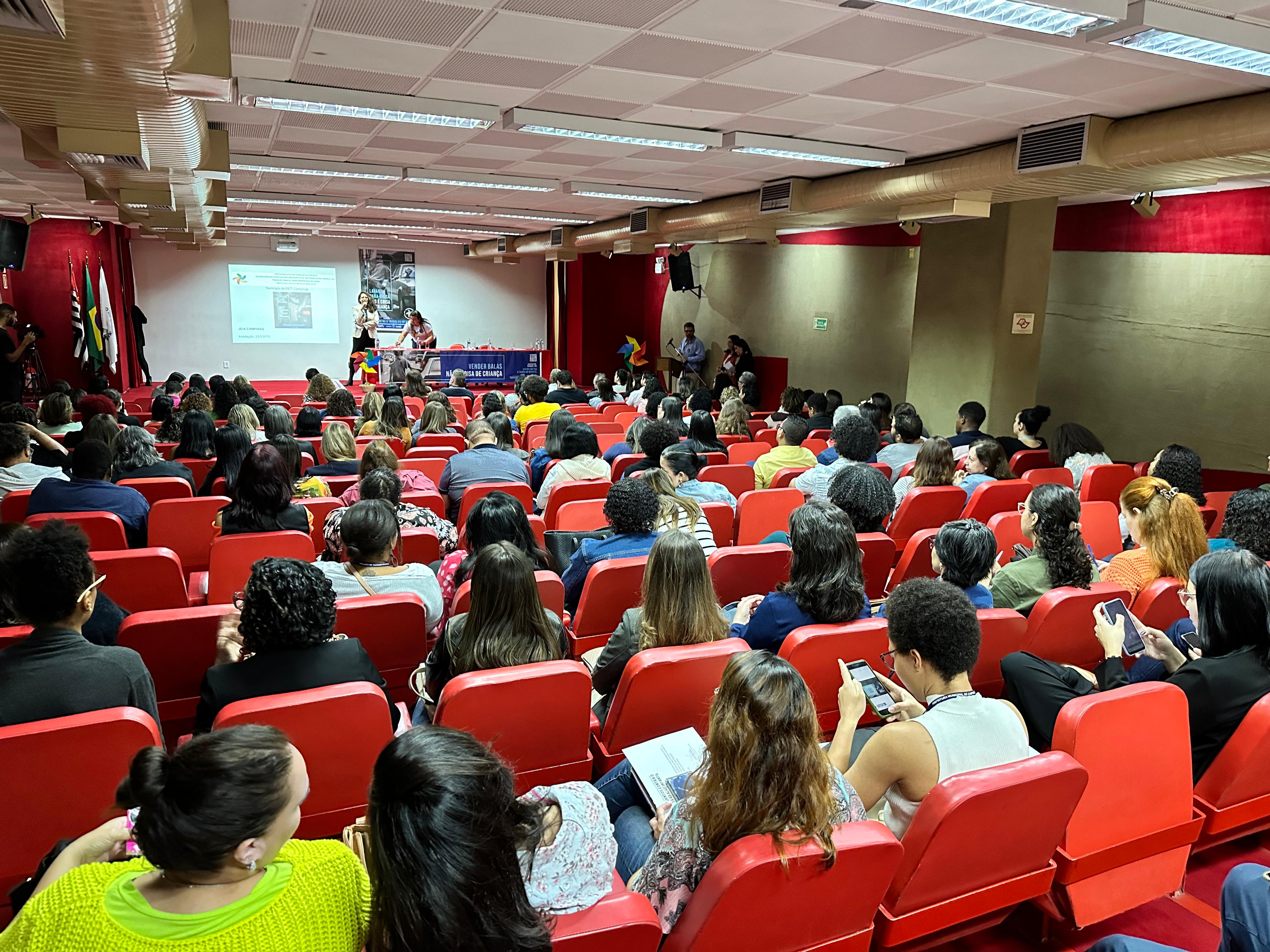 Evento lotou o Salão Vermelho do Paço Municipal