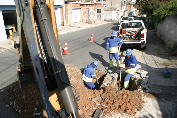 Sanasa irá interligar a nova rede de água no Jardim Paranapanema