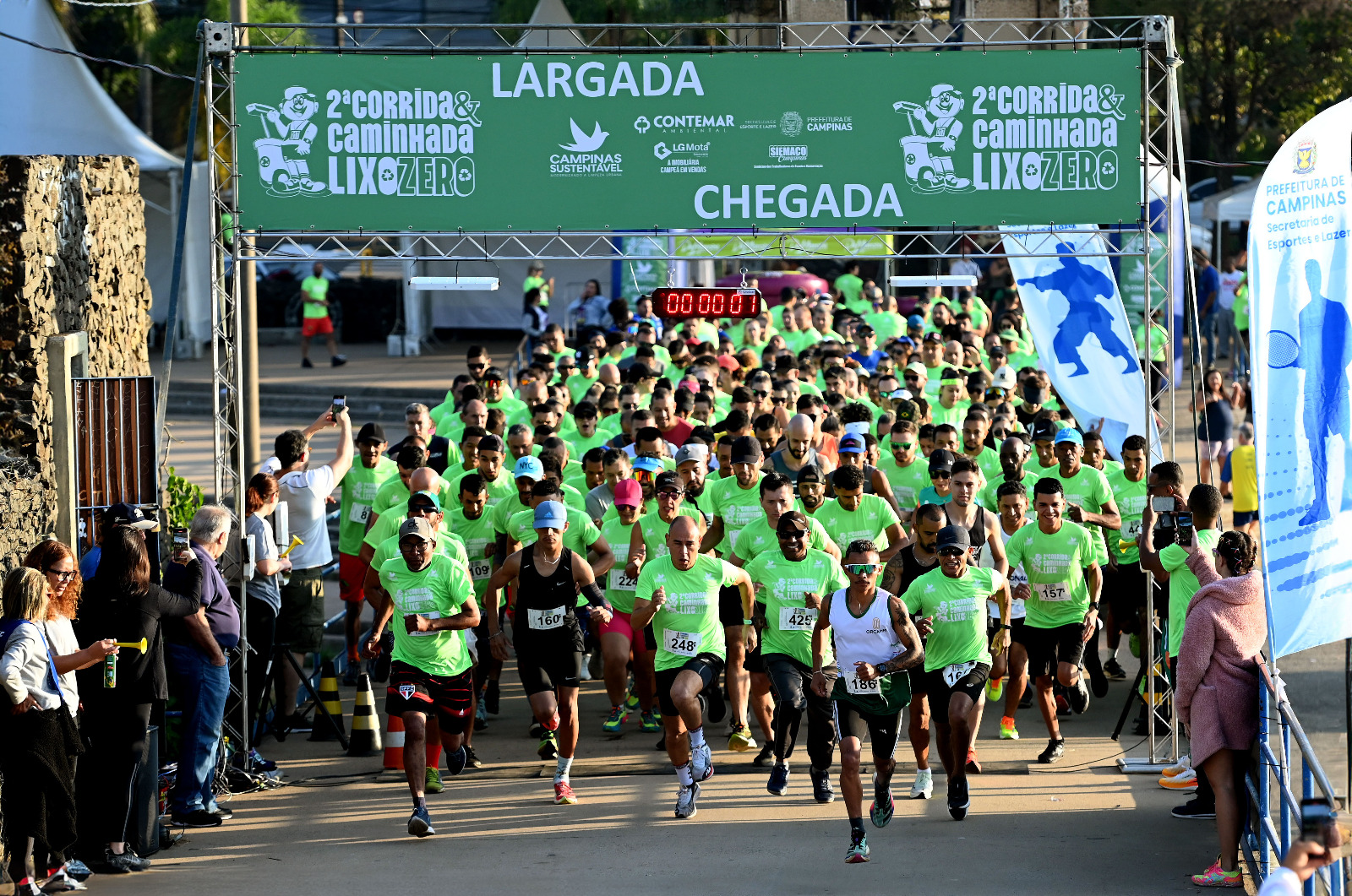 Colaboradores da limpeza pública dão a largada na 2ª Corrida Lixo Zero