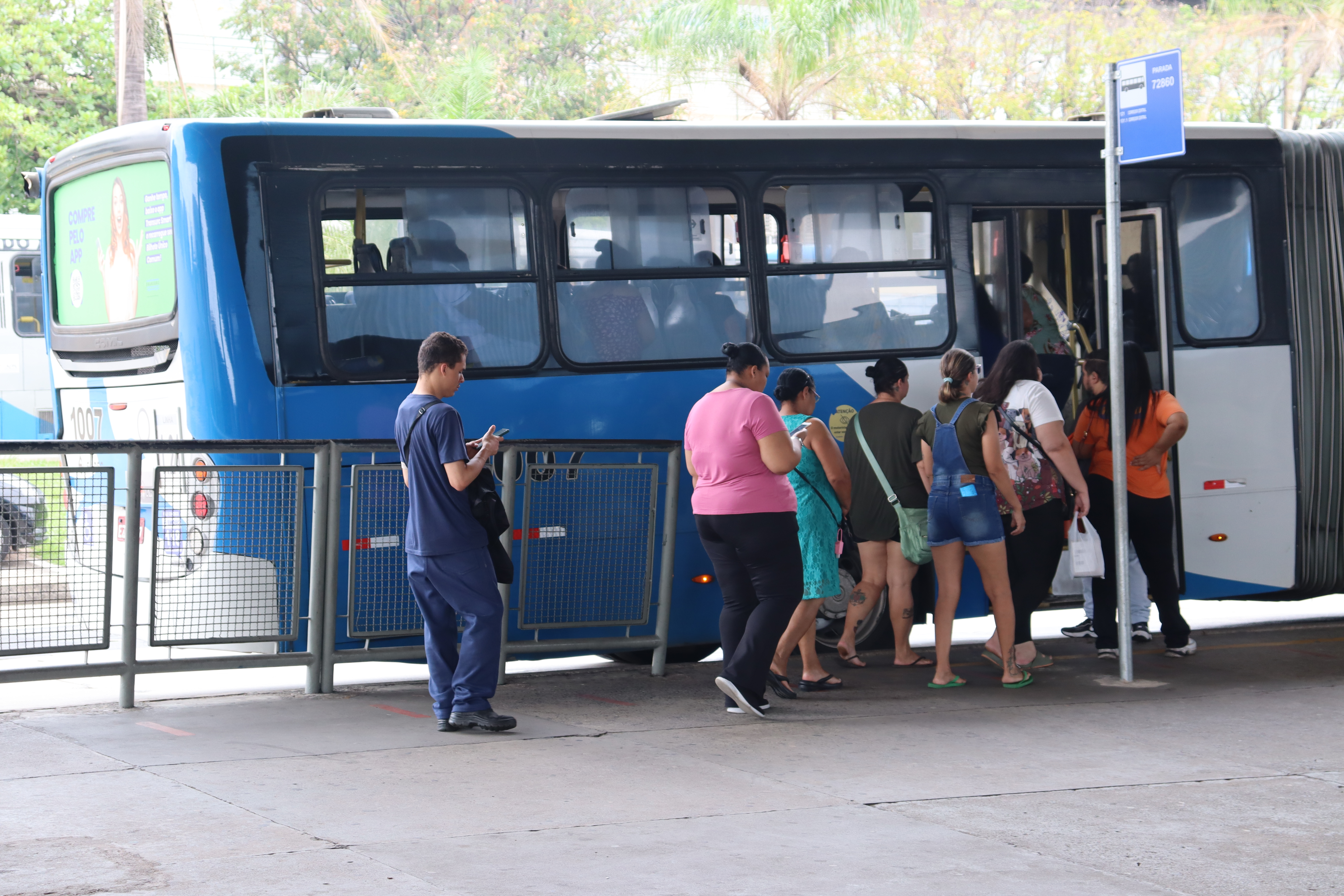 A linha 113 é alimentadora, com característica circular, com início e término das viagens no Terminal Ouro Verde.