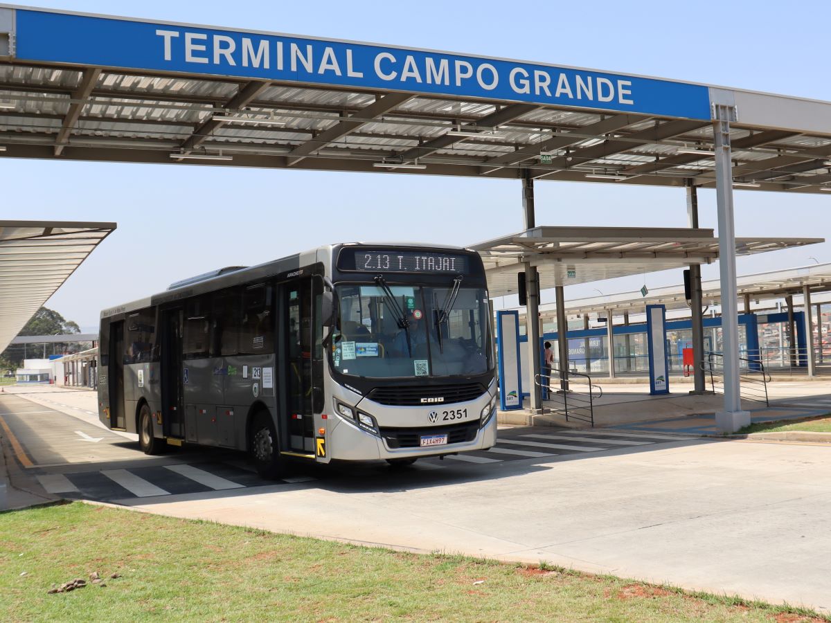 Linha 213 liga o Campo Grande ao Centro e transportou, em maio, cerca de 7,7 mil passageiros