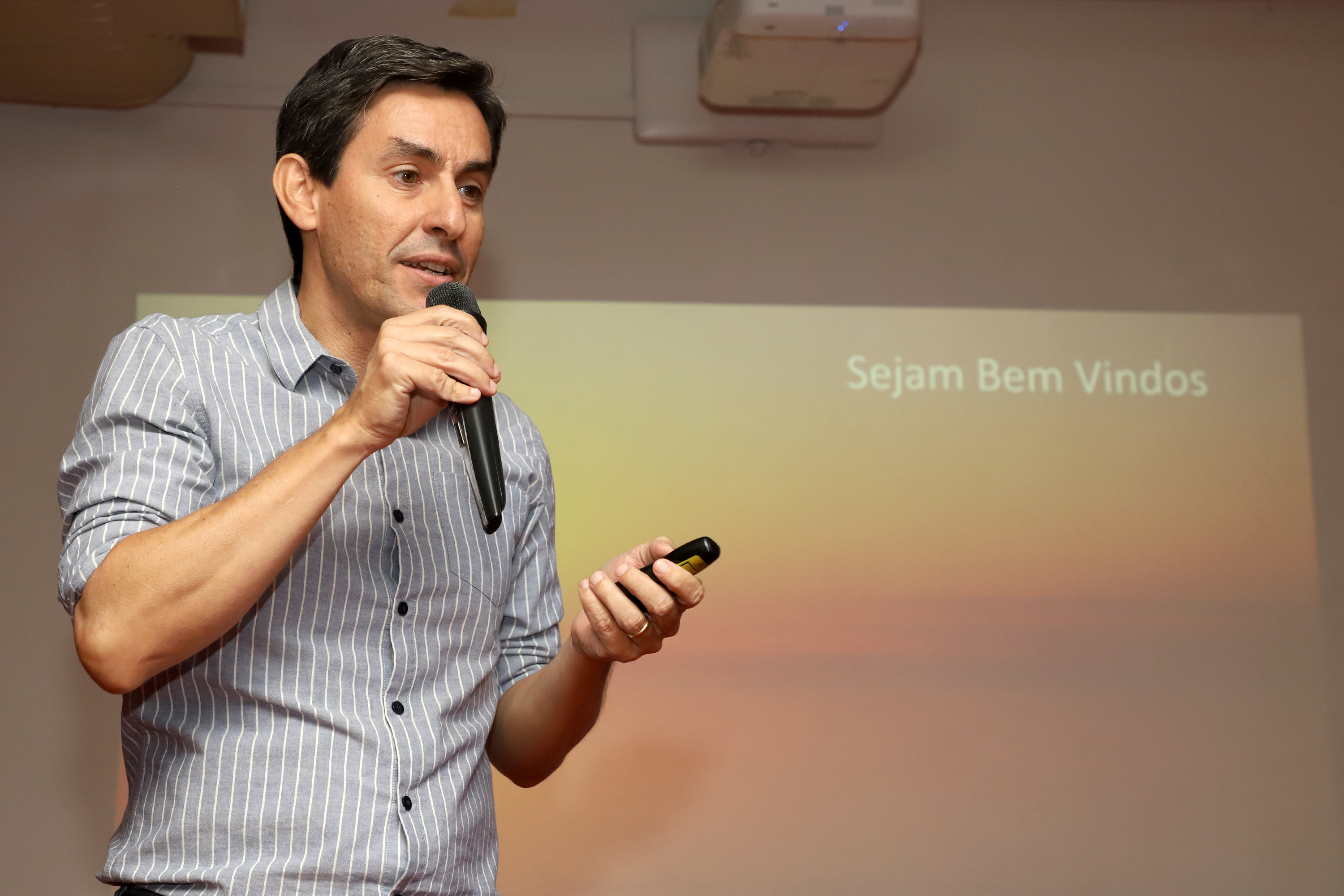 Maurício Delgado: “Minha intenção é fazer algo que instigue as pessoas a olhar para si mesmas"