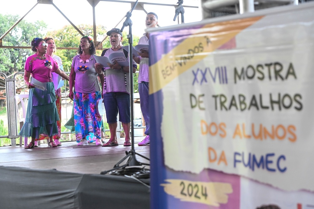 Apresentações artísticas envolvem estudantes e visitantes