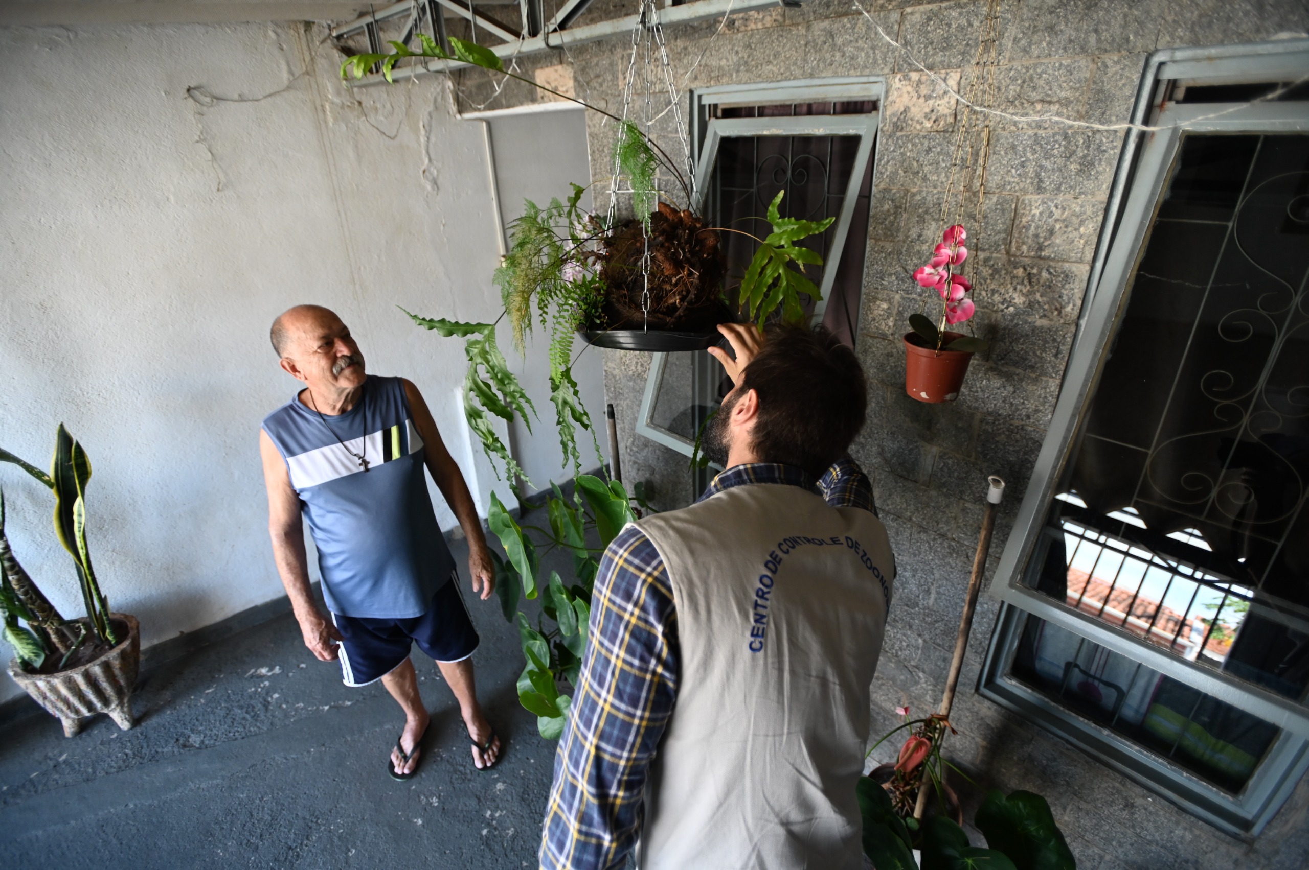 Carlos Bassan Profissionais de saúde visitaram residências em bairros da região Sudoeste