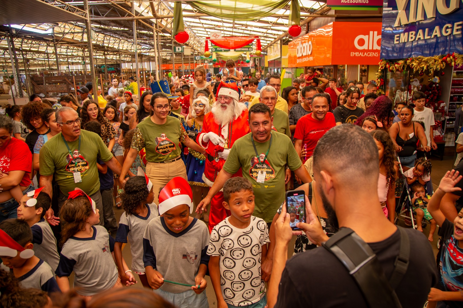 Mercado de Flores está animado pelas visitas do Papai Noel neste final de ano