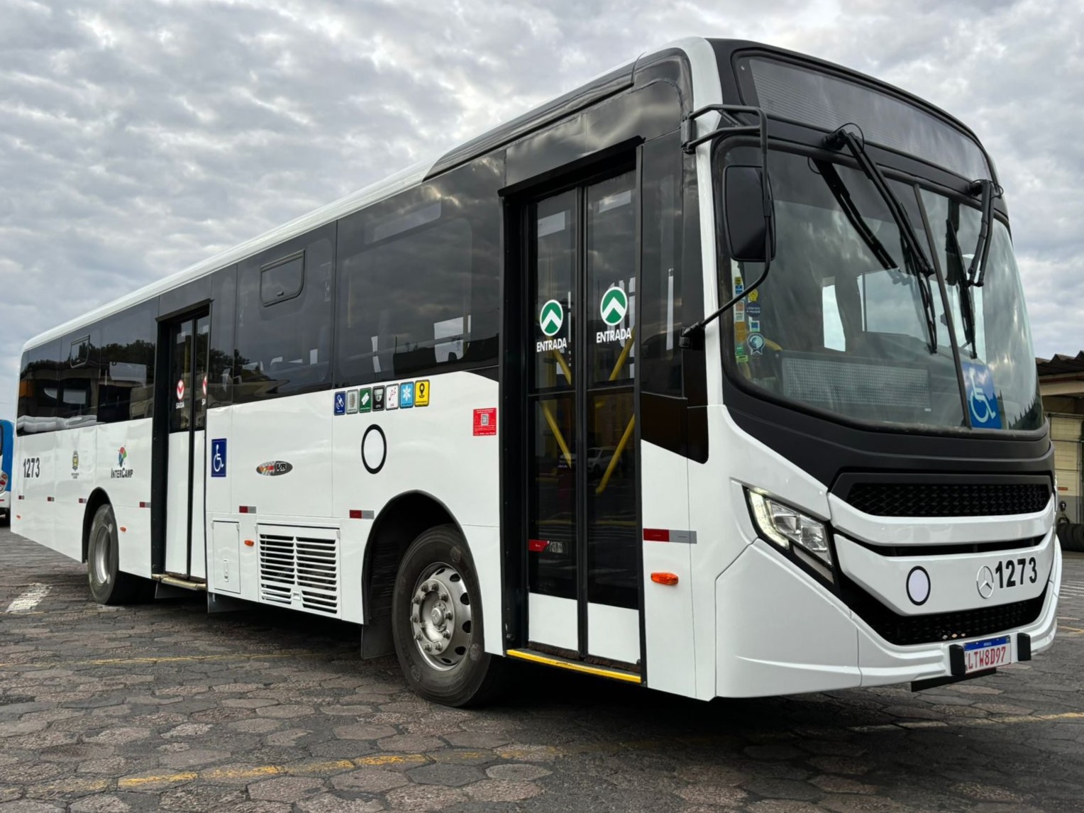 Divulgação Emdec Novos ônibus contam com ar-condicionado e tomadas USB