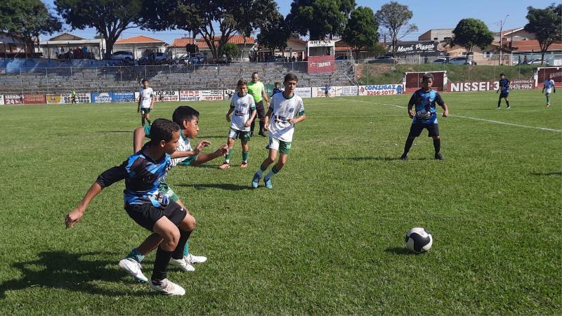 O Campeonato Municipal de Futebol de Base ganha mais emoção a cada rodada