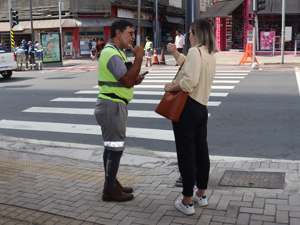 Orientando pedestres e o trânsito sempre